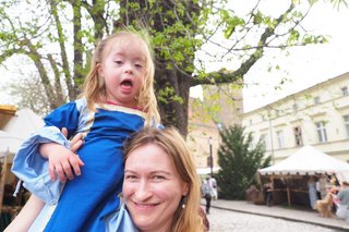 Auf dem Foto sieht man Lotte Albrecht und ihre Tochter Sophie.