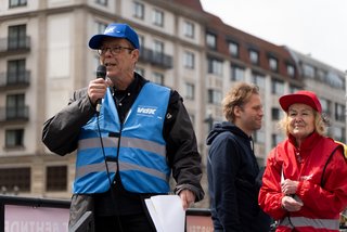 Portrait Rainer Oetting und Ursula Engelen-Kefer auf dem Demowagen.