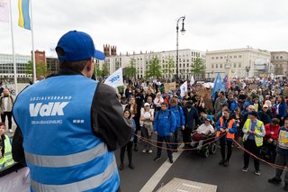 Portrait Rücken Rainer Oetting auf Demowagen