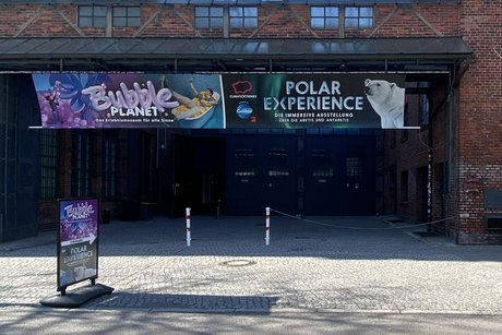 Eingangsbereich zur Ausstellung .