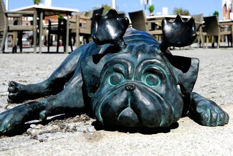 Bronzefigur von einem Waldmops (M&auml;rchenfigur)