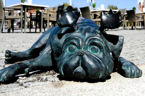 Bronzefigur von einem Waldmops (M&auml;rchenfigur)