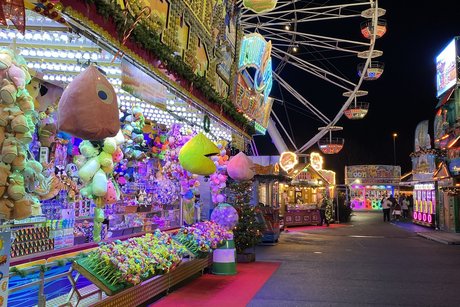 Blick auf den Weihnachtsmarkt .