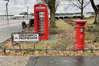 Die Greenwich-Promenade an der Dampferanlegestelle in Tegel